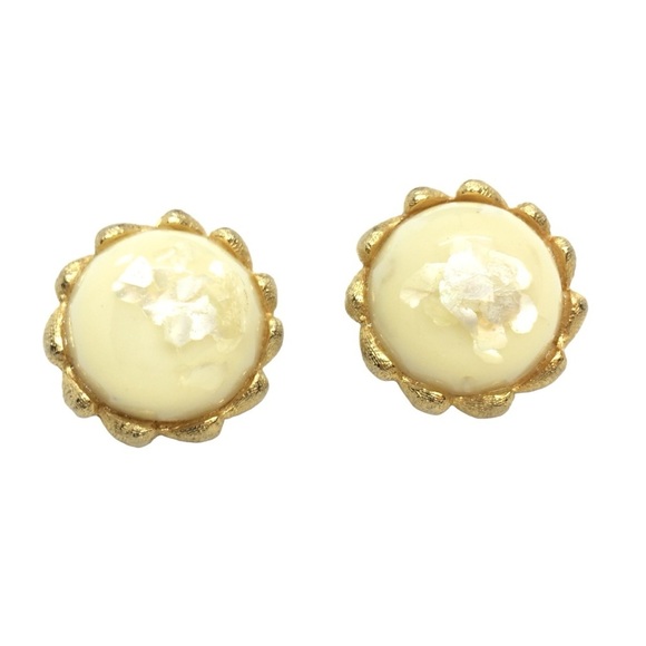 VINTAGE HOBE LUCITE CONFETTI CLIP ON EARRINGS GOLD TONE CUSTARD YELLOW BUTTON - Picture 7 of 14